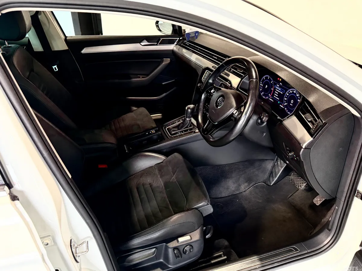 Volkswagen Passat Saloon, Diesel, 2017, White