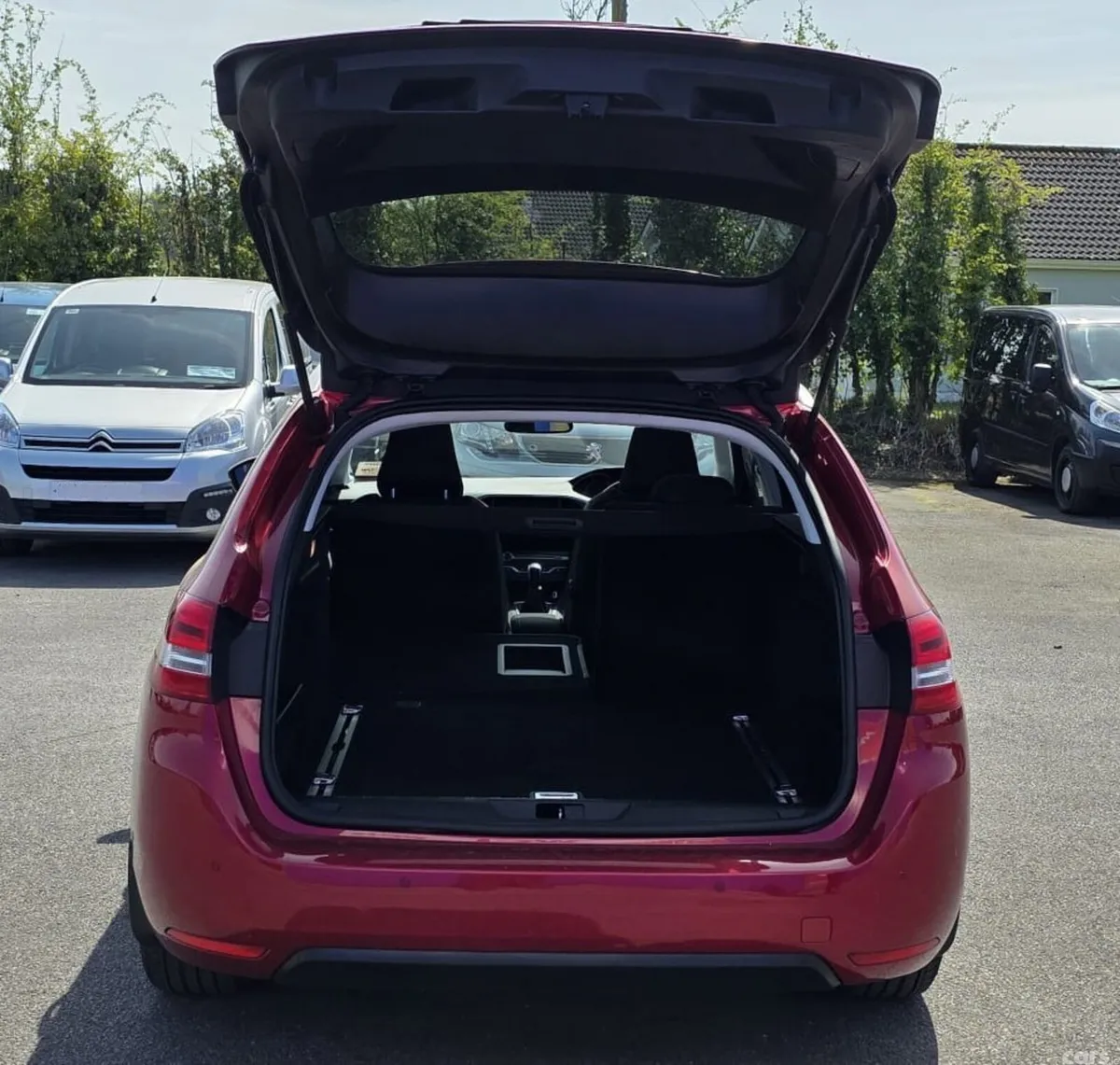 Peugeot 308 Estate, Diesel, 2018, Red