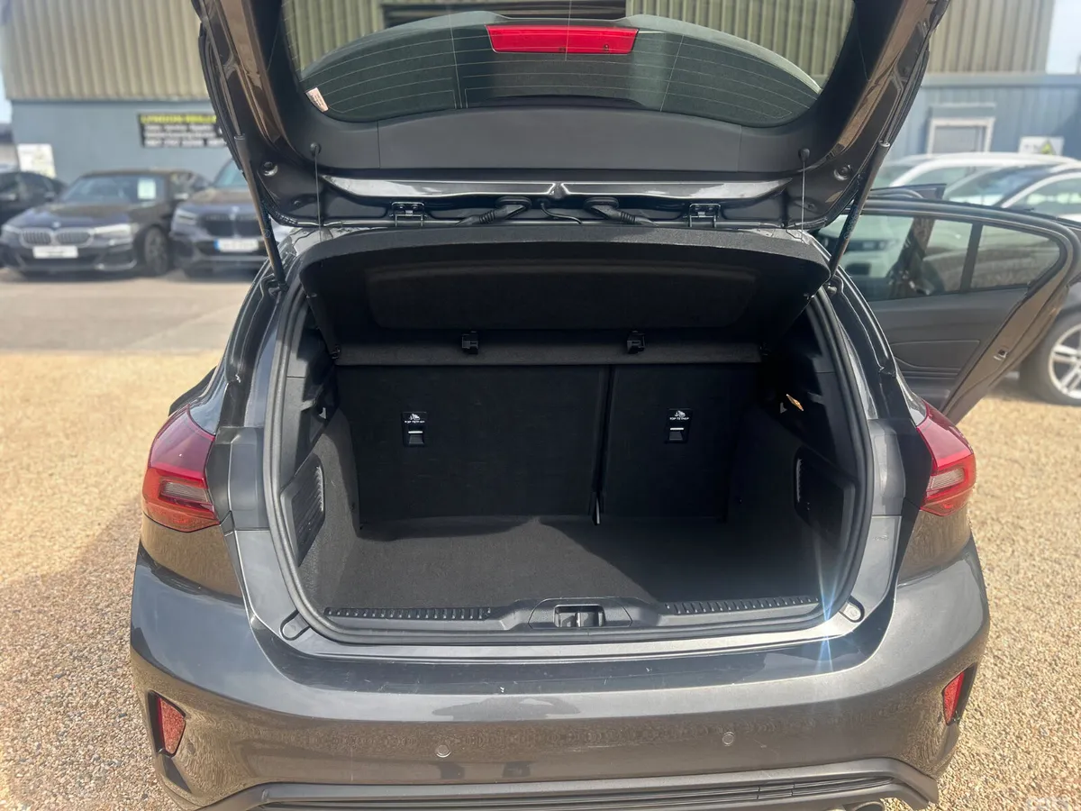Ford Focus Hatchback, Diesel, 2023, Grey