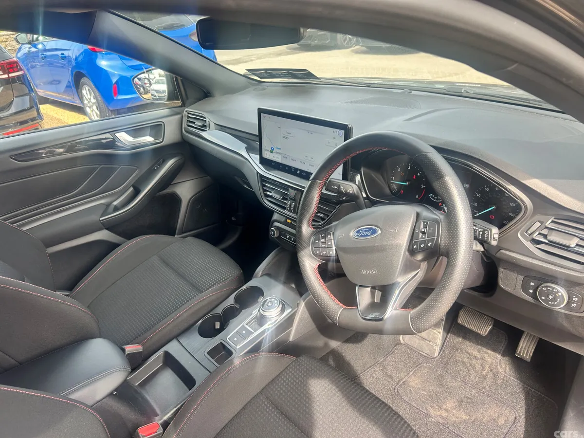 Ford Focus Hatchback, Diesel, 2023, Grey