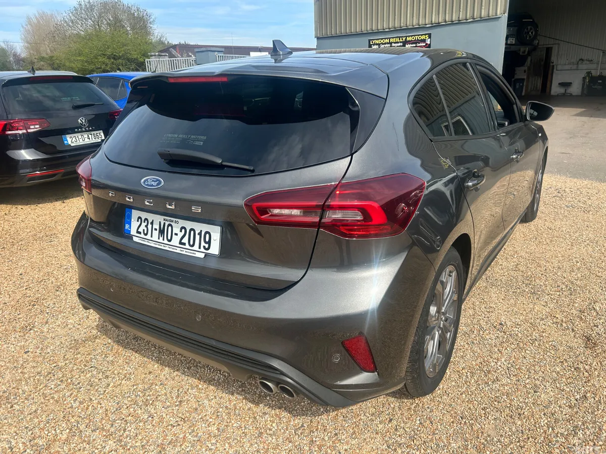 Ford Focus Hatchback, Diesel, 2023, Grey
