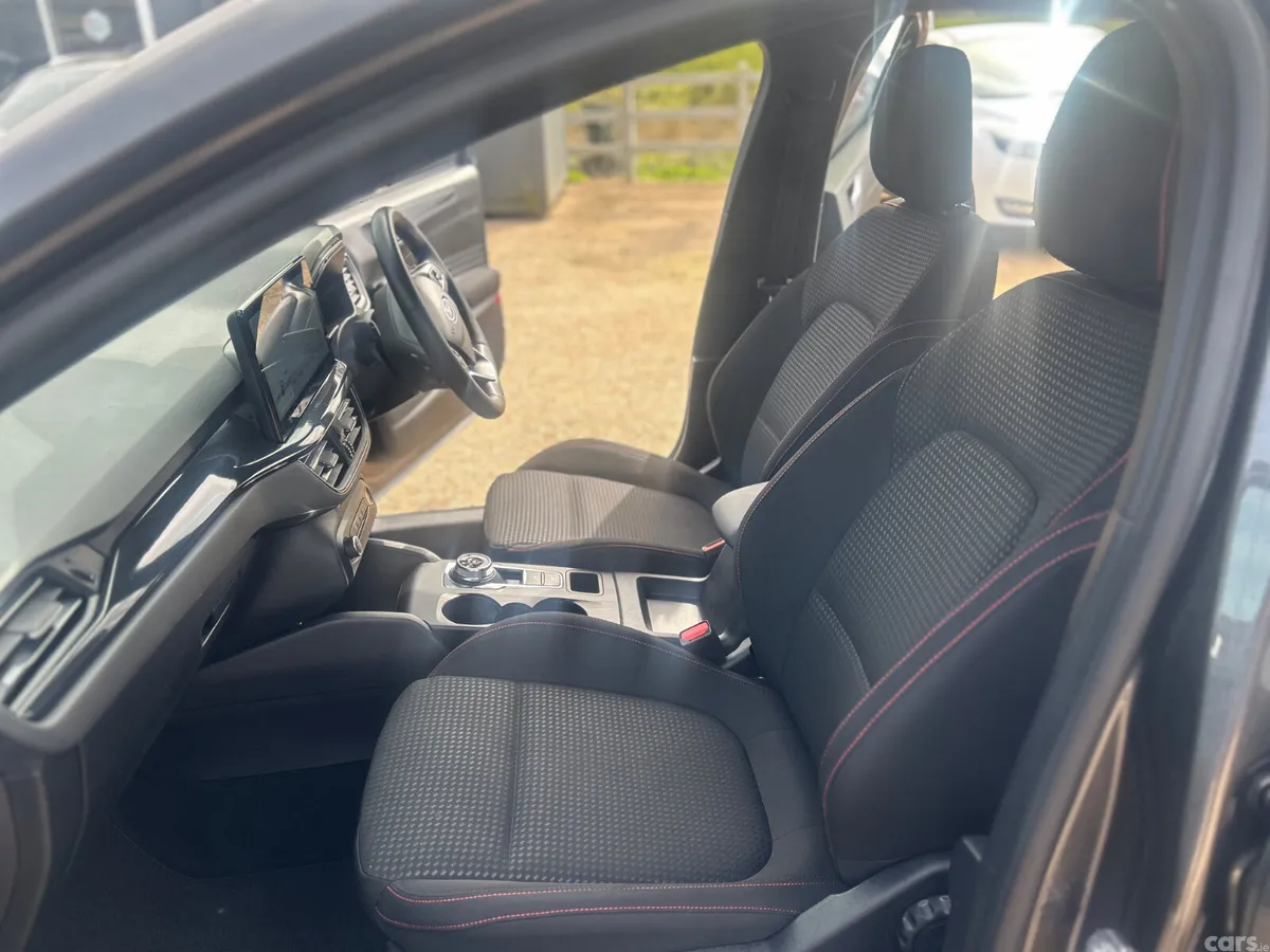 Ford Focus Hatchback, Diesel, 2023, Grey