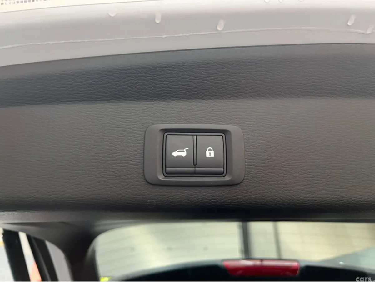 Mitsubishi Outlander SUV, Petrol Plug-in Hybrid, 2024, White