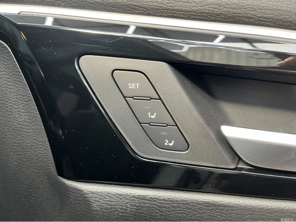 Mitsubishi Outlander SUV, Petrol Plug-in Hybrid, 2024, White