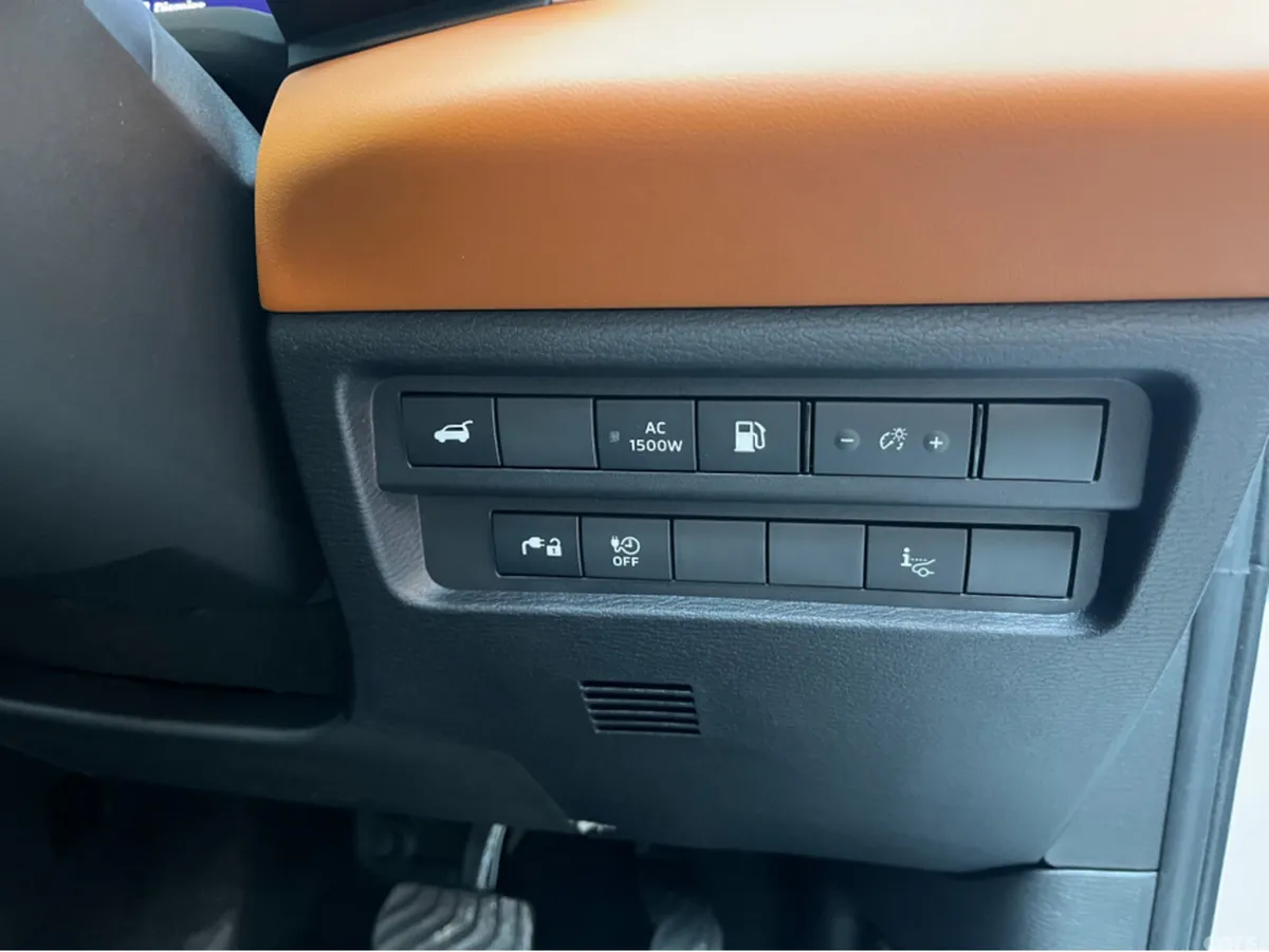 Mitsubishi Outlander SUV, Petrol Plug-in Hybrid, 2024, White