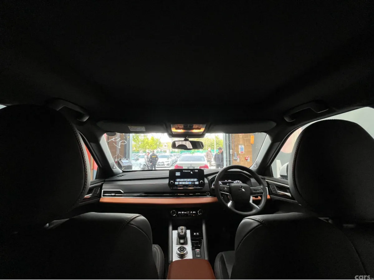 Mitsubishi Outlander SUV, Petrol Plug-in Hybrid, 2024, White