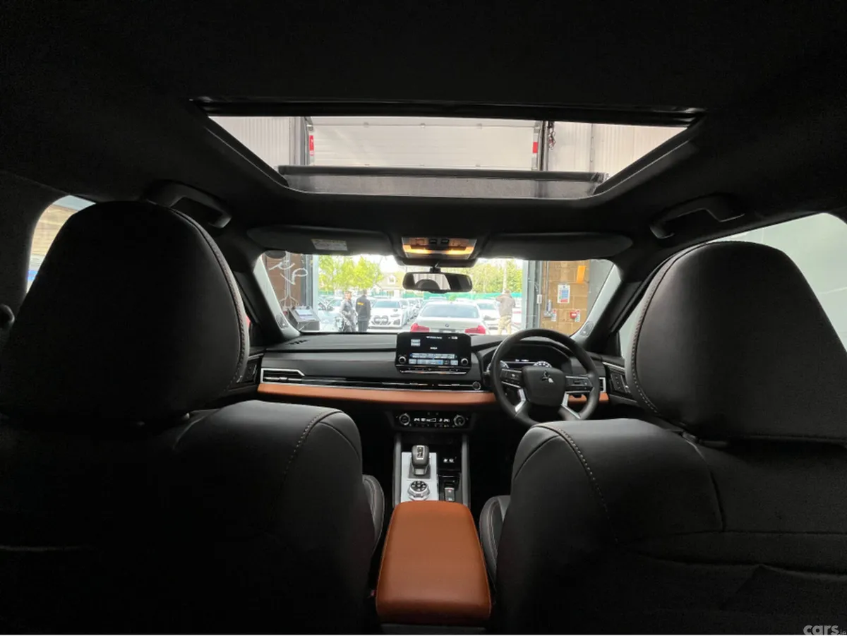 Mitsubishi Outlander SUV, Petrol Plug-in Hybrid, 2024, White