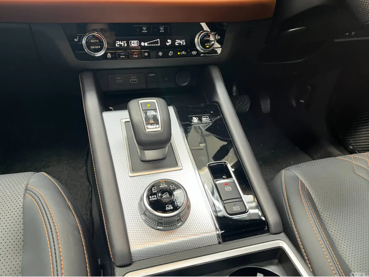 Mitsubishi Outlander SUV, Petrol Plug-in Hybrid, 2024, White