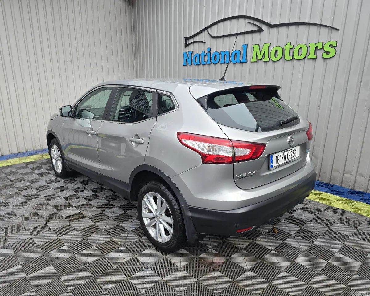 Nissan Qashqai SUV, Diesel, 2016, Silver