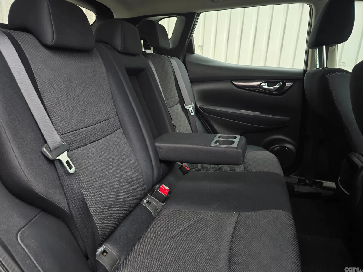 Nissan Qashqai SUV, Diesel, 2016, Silver