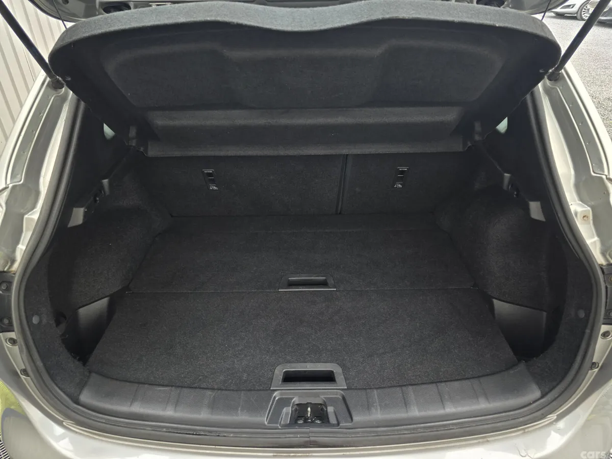 Nissan Qashqai SUV, Diesel, 2016, Silver