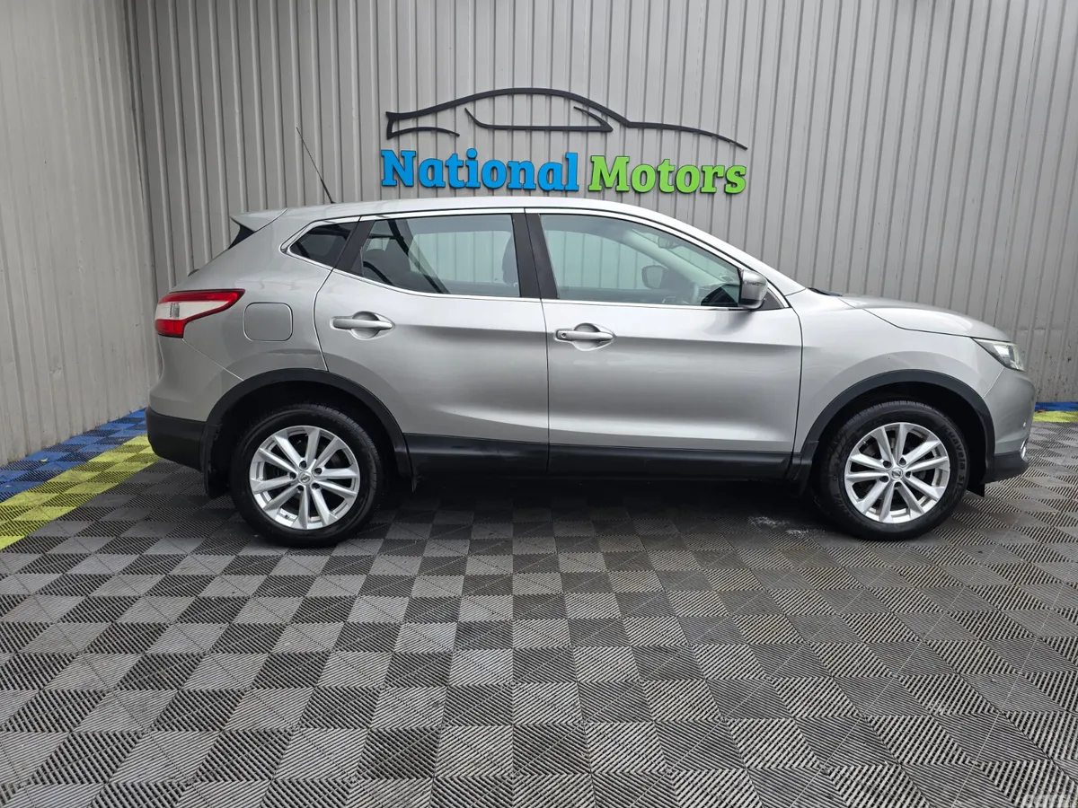 Nissan Qashqai SUV, Diesel, 2016, Silver