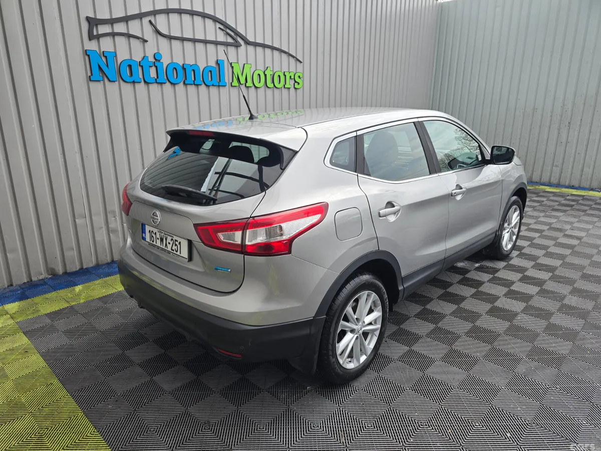 Nissan Qashqai SUV, Diesel, 2016, Silver