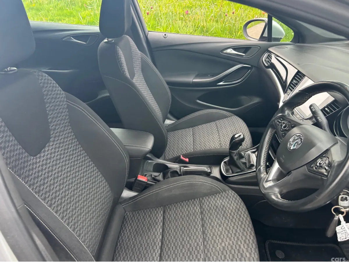 Opel Astra Hatchback, Diesel, 2016, Silver
