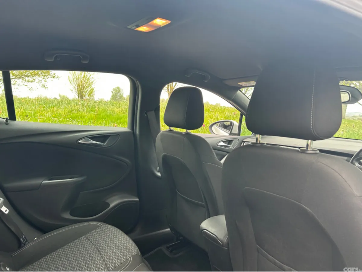 Opel Astra Hatchback, Diesel, 2016, Silver