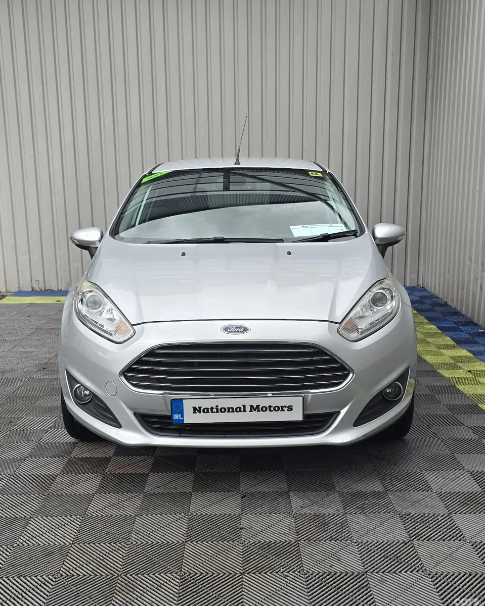 Ford Fiesta Hatchback, Petrol, 2015, Silver