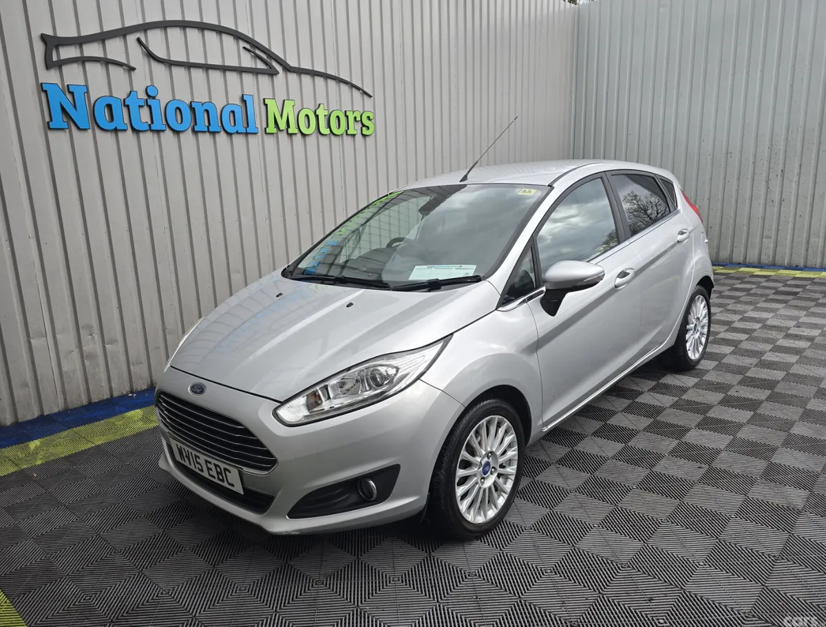 Ford Fiesta Hatchback, Petrol, 2015, Silver