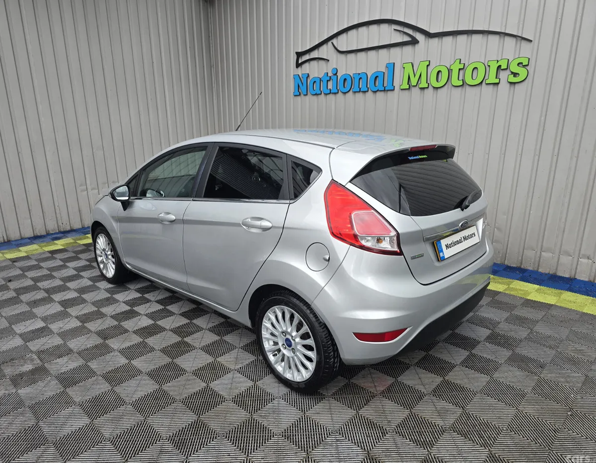 Ford Fiesta Hatchback, Petrol, 2015, Silver