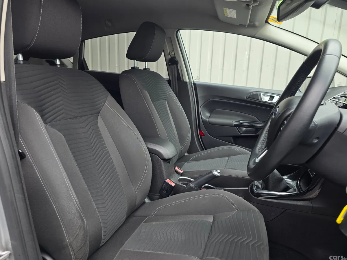 Ford Fiesta Hatchback, Petrol, 2015, Silver
