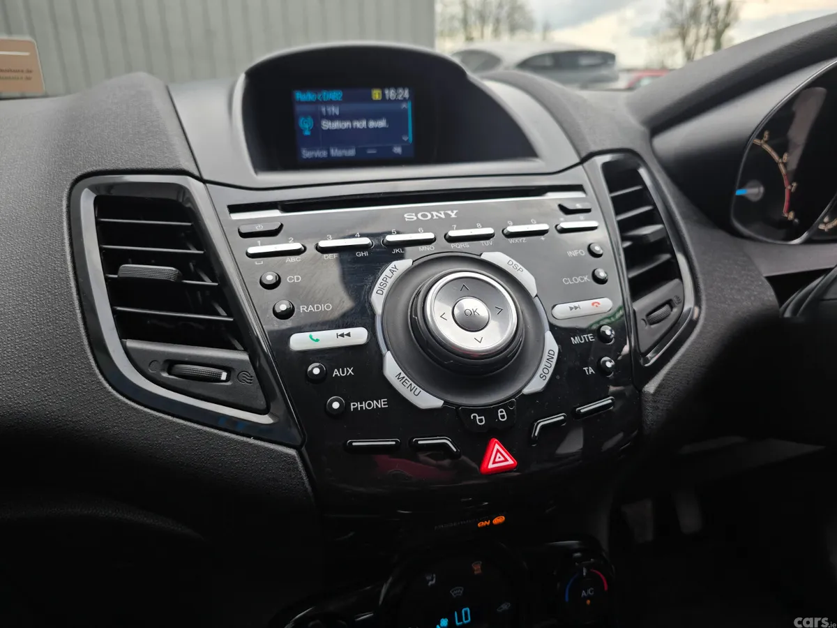 Ford Fiesta Hatchback, Petrol, 2015, Silver