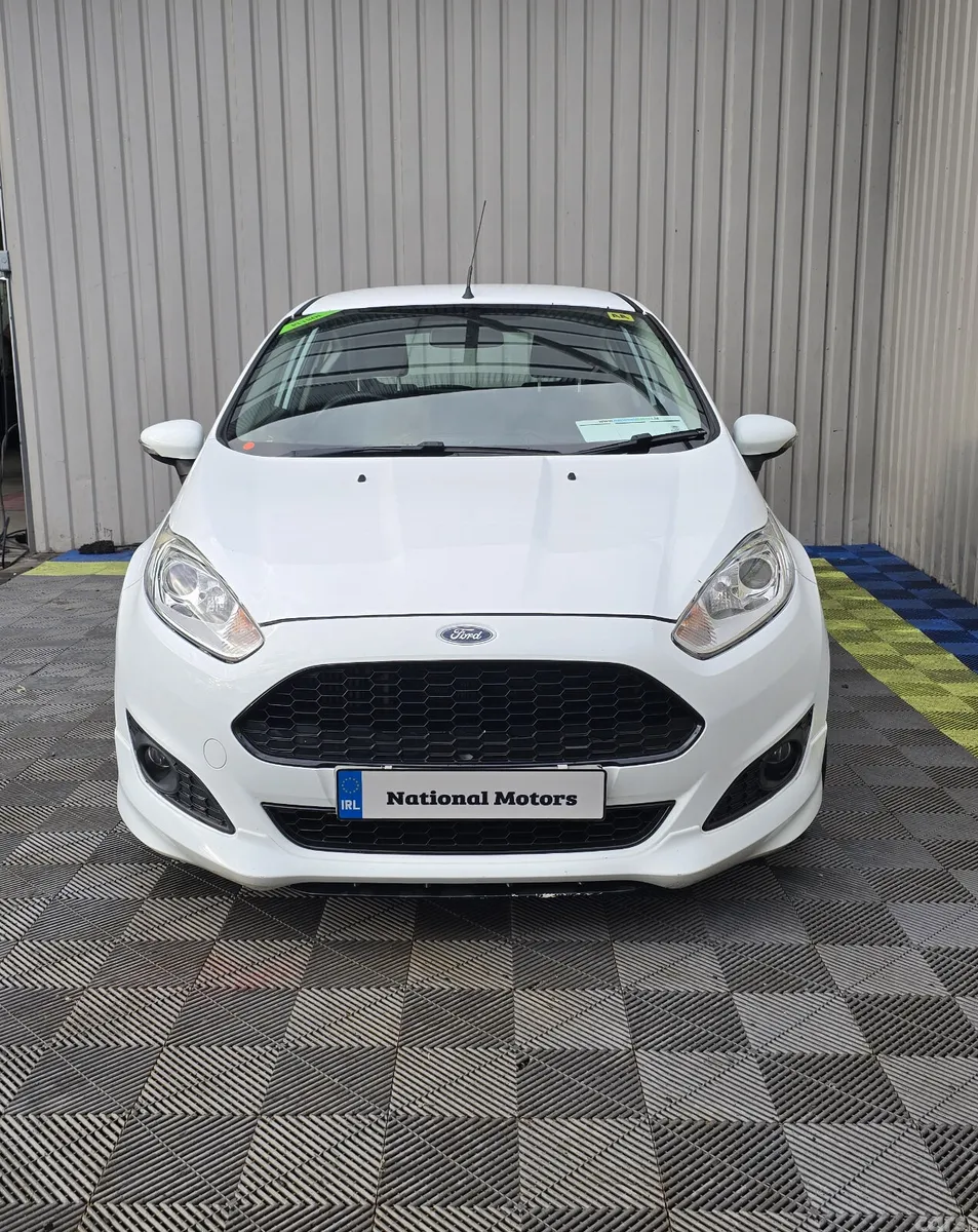 Ford Fiesta Hatchback, Petrol, 2015, White