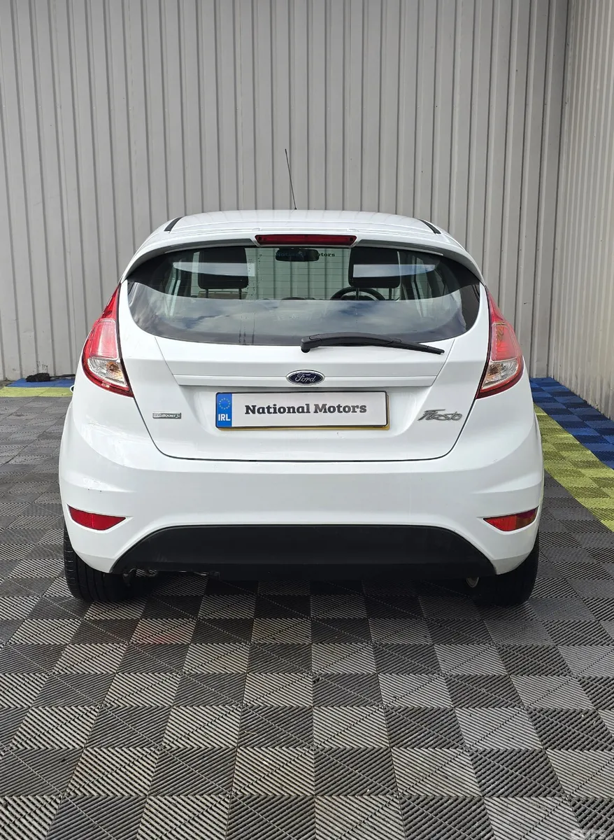 Ford Fiesta Hatchback, Petrol, 2015, White