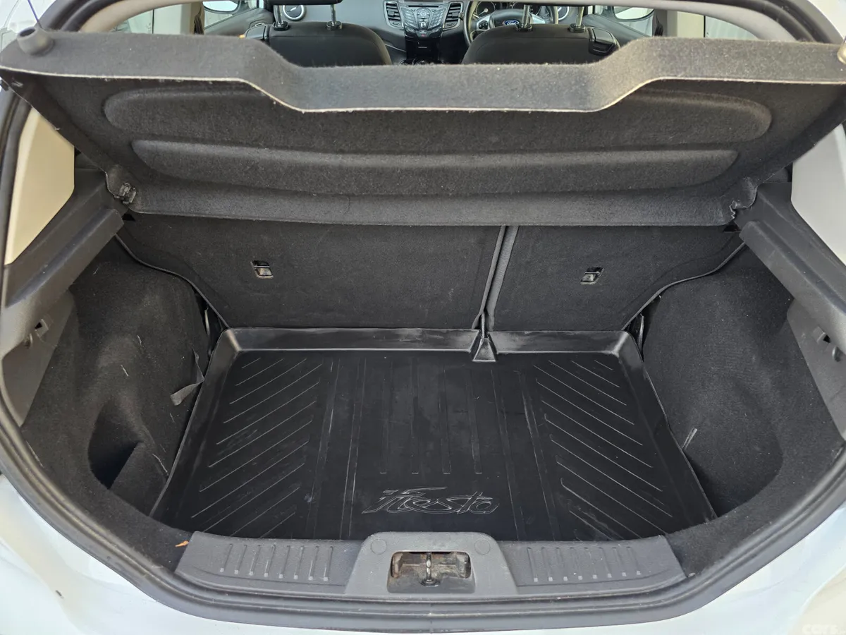 Ford Fiesta Hatchback, Petrol, 2015, White