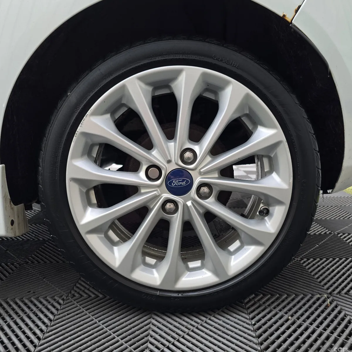 Ford Fiesta Hatchback, Petrol, 2015, White