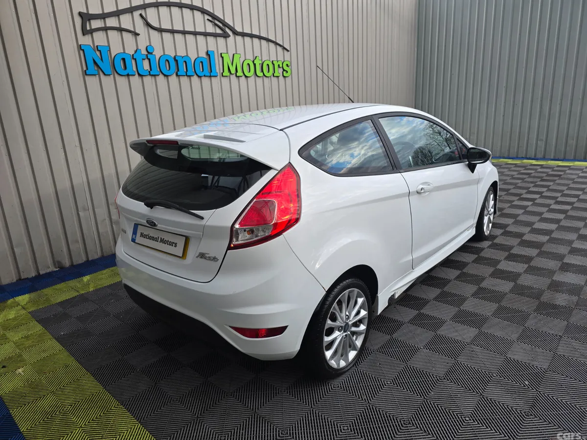 Ford Fiesta Hatchback, Petrol, 2015, White