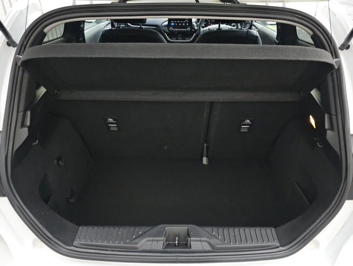 Ford Fiesta Hatchback, Petrol, 2018, White