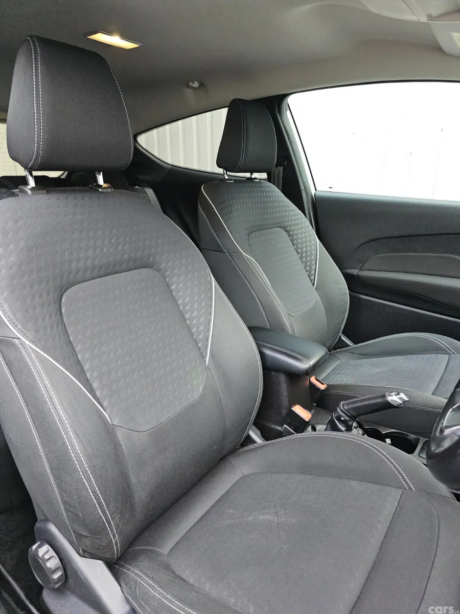 Ford Fiesta Hatchback, Petrol, 2018, White
