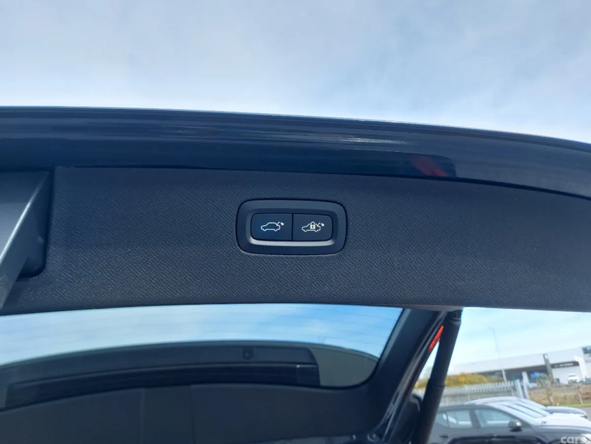 Volvo XC90 MPV, Petrol Plug-in Hybrid, 2023, Blue