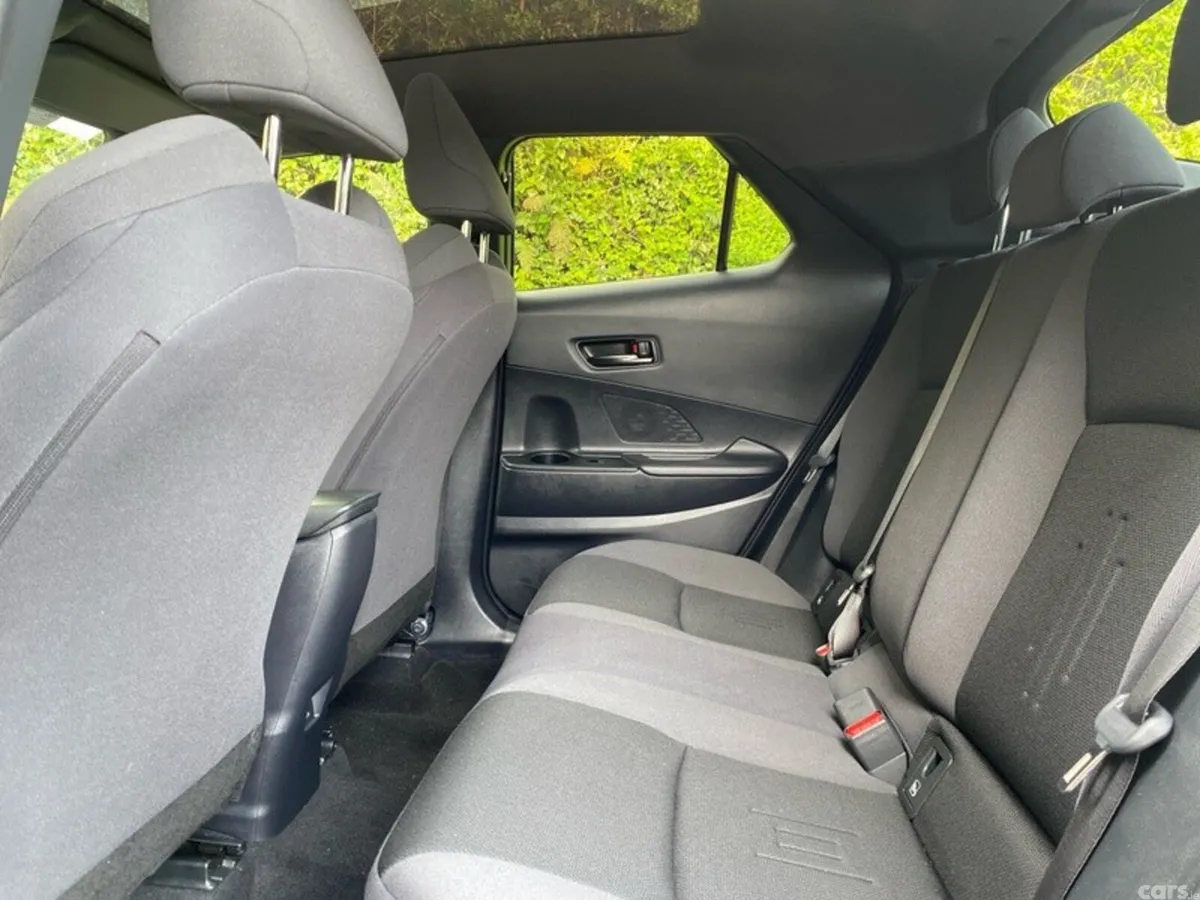 Toyota C-HR SUV, Petrol Hybrid, 2024, Blue