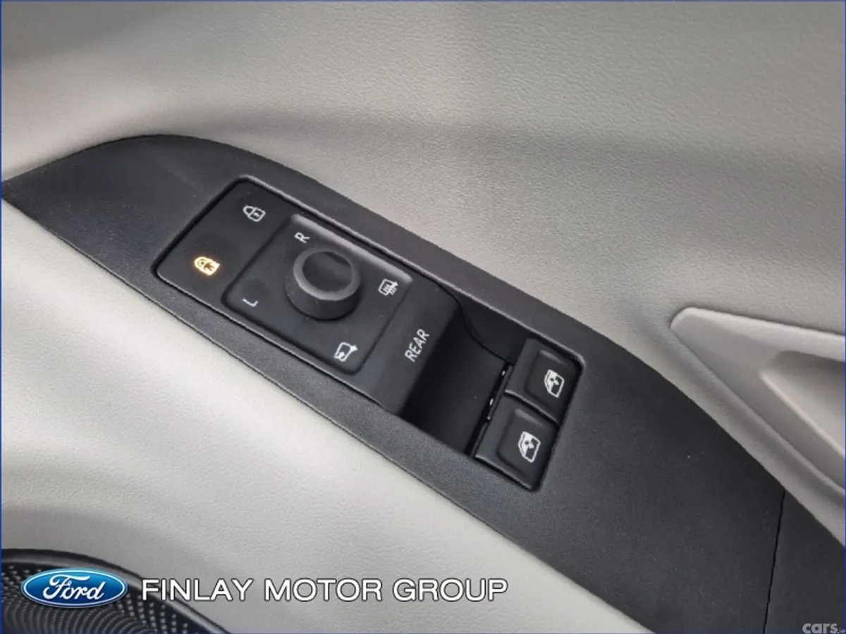Ford Explorer MPV, Electric, 2026, Grey