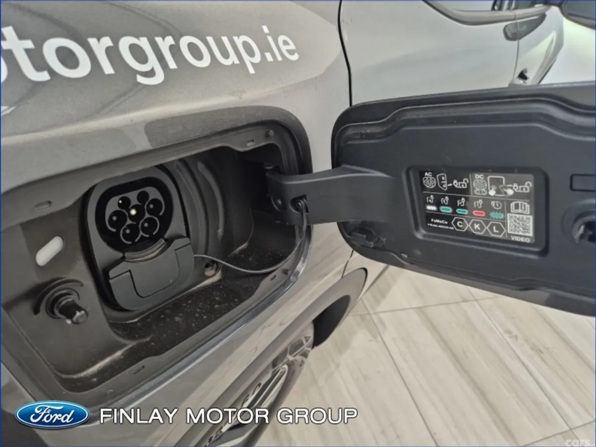 Ford Explorer MPV, Electric, 2026, Grey
