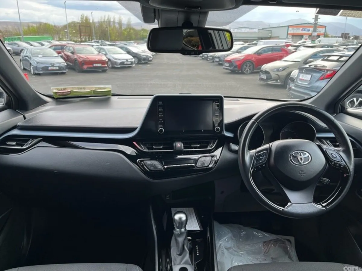 Toyota C-HR SUV, Petrol Hybrid, 2021, White