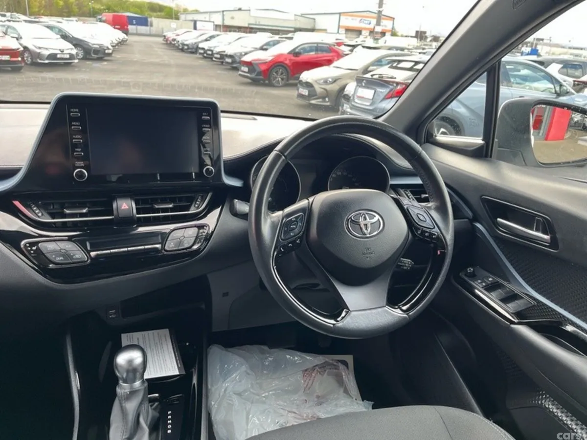 Toyota C-HR SUV, Petrol Hybrid, 2021, White