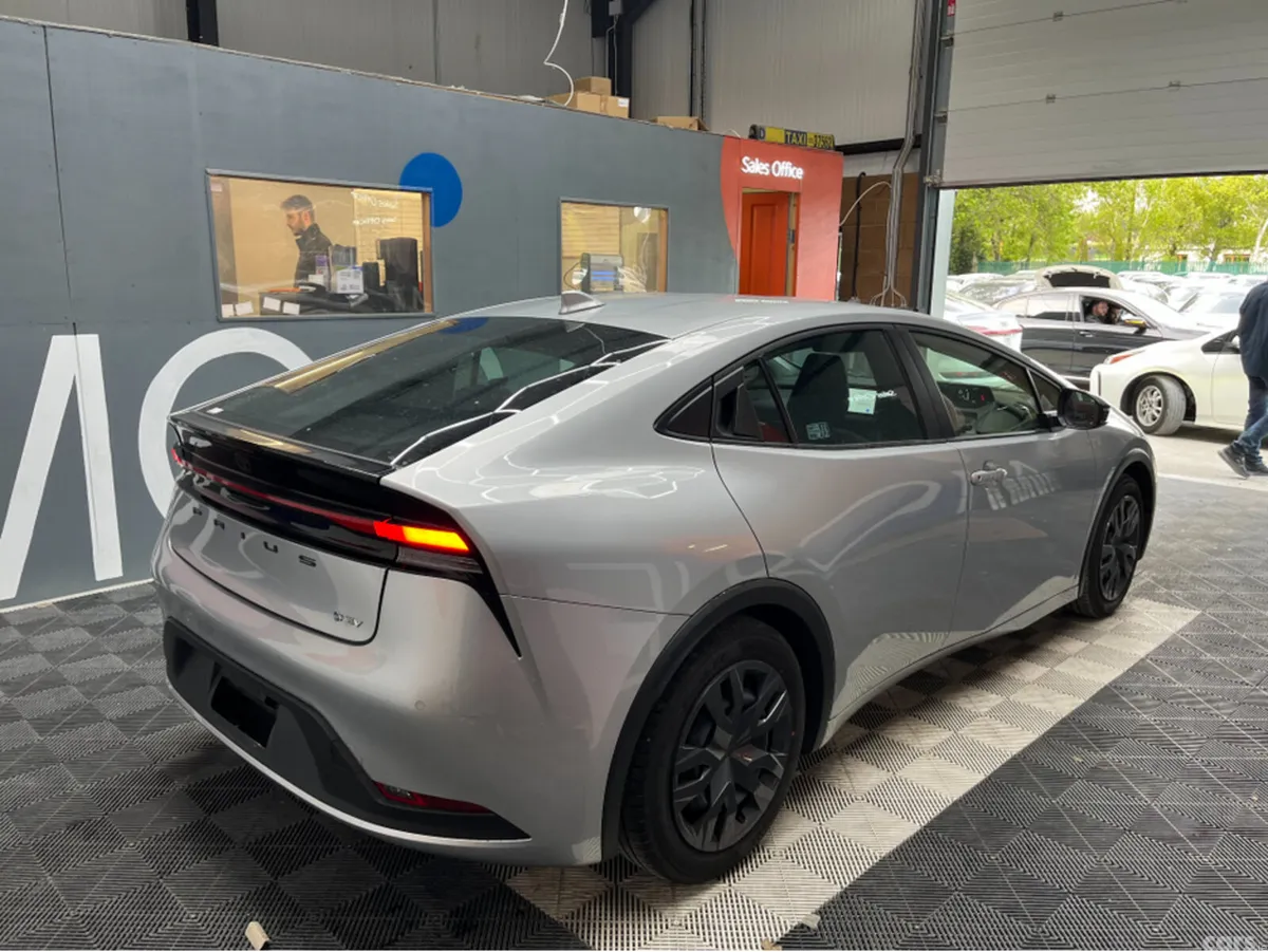 Toyota Prius Estate, Petrol, 2025, Silver