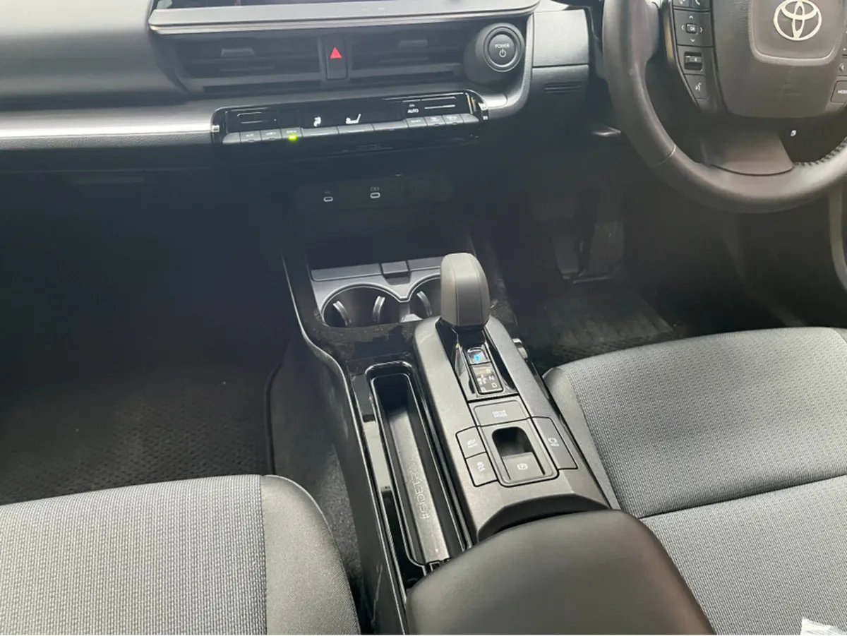 Toyota Prius Estate, Petrol, 2025, Silver