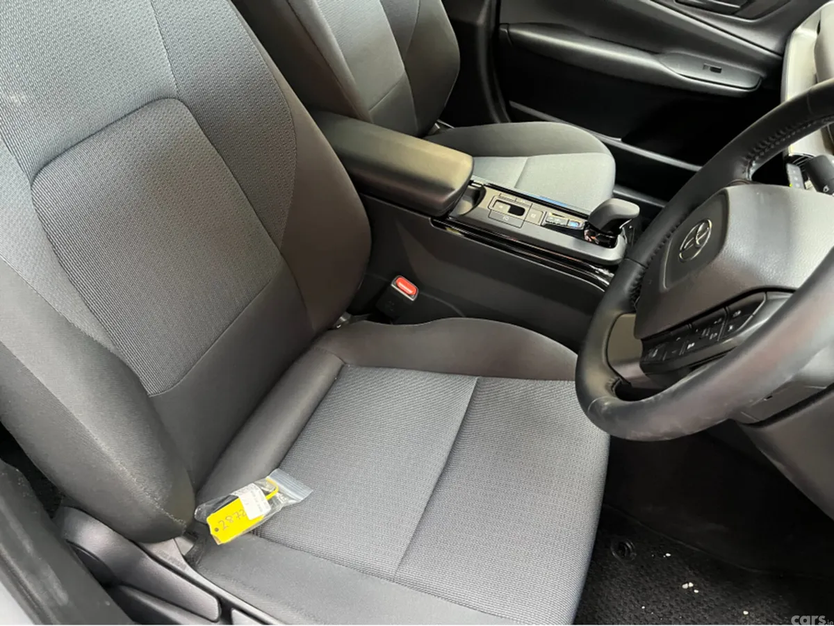 Toyota Prius Estate, Petrol, 2025, Silver