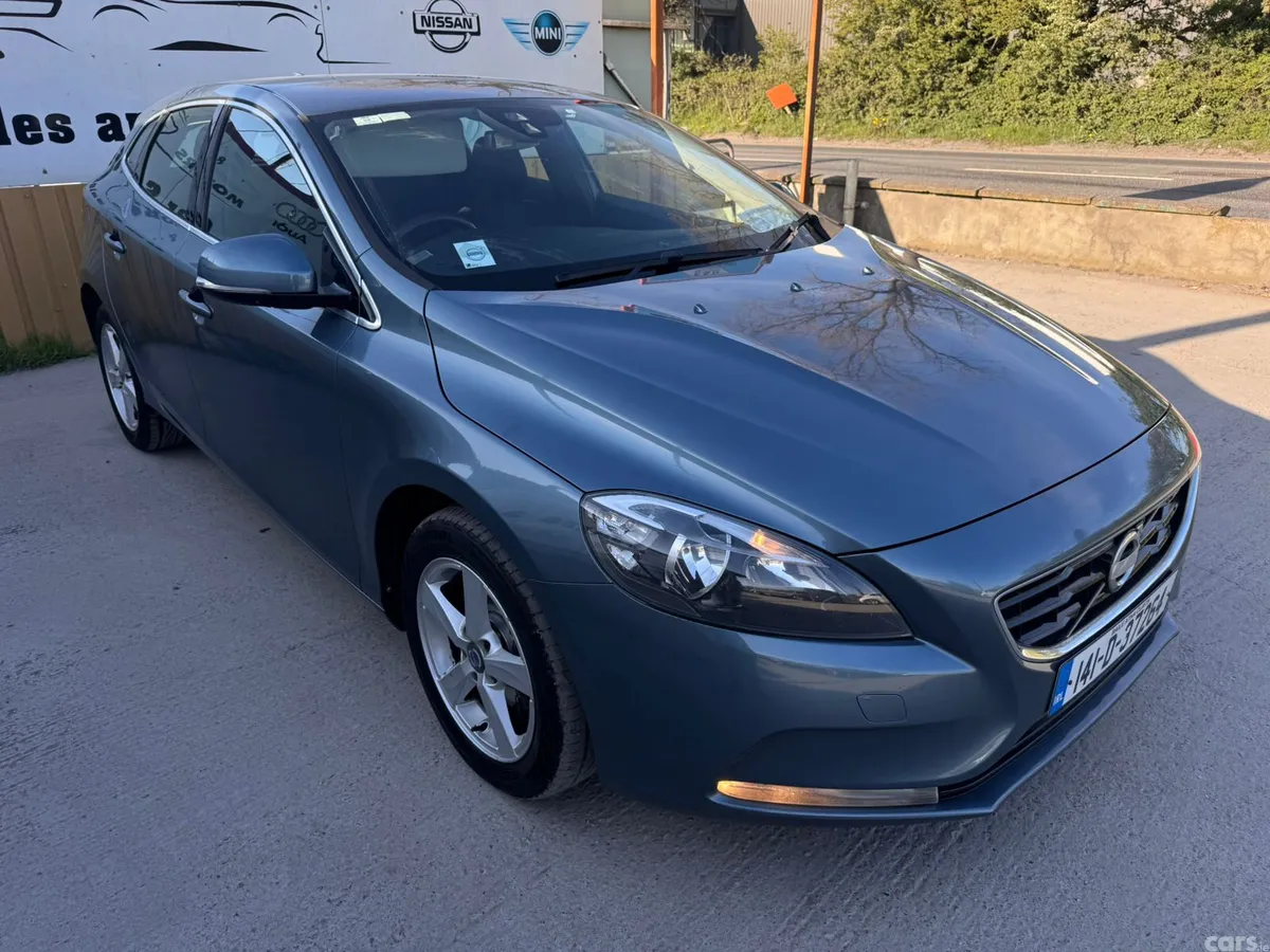 Volvo V40 Hatchback, Diesel, 2014, Blue