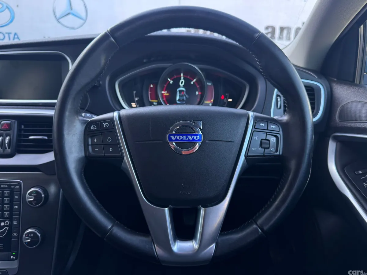 Volvo V40 Hatchback, Diesel, 2014, Blue