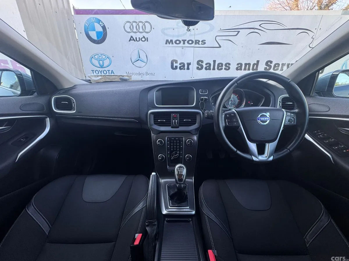 Volvo V40 Hatchback, Diesel, 2014, Blue