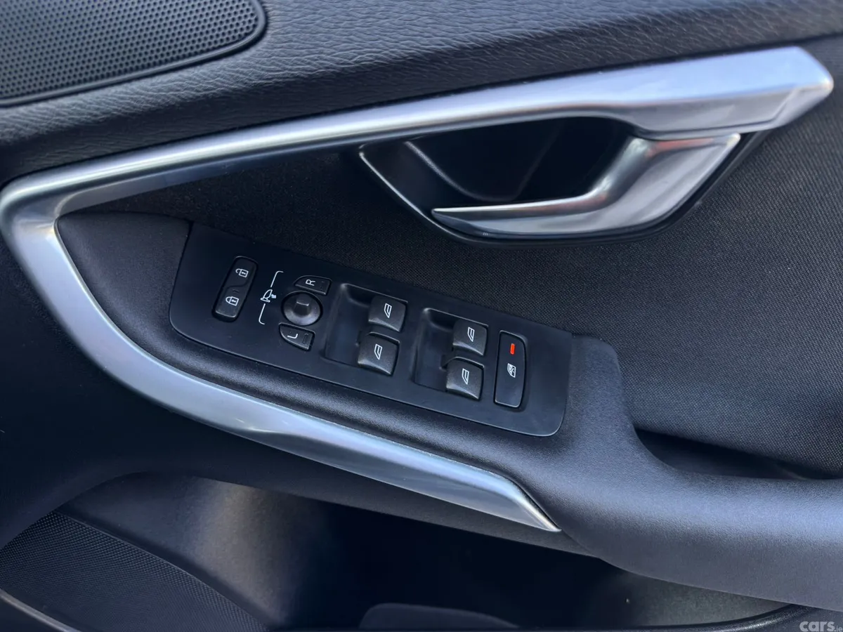 Volvo V40 Hatchback, Diesel, 2014, Blue