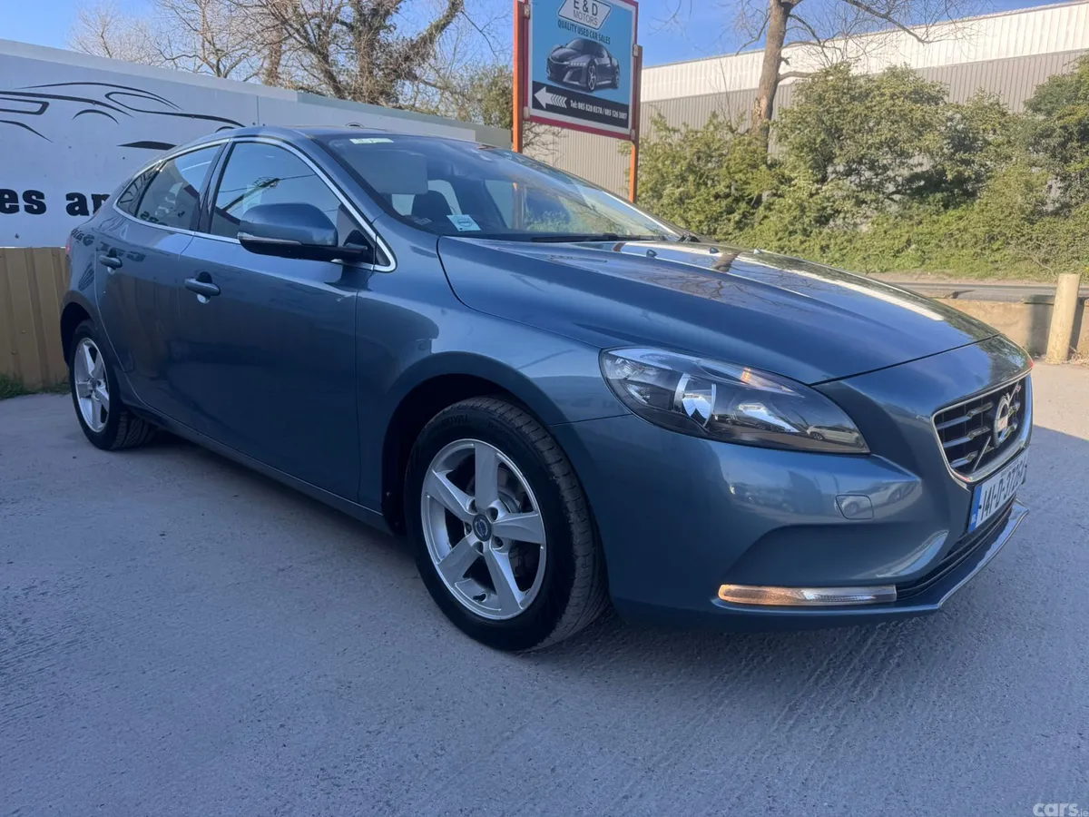 Volvo V40 Hatchback, Diesel, 2014, Blue