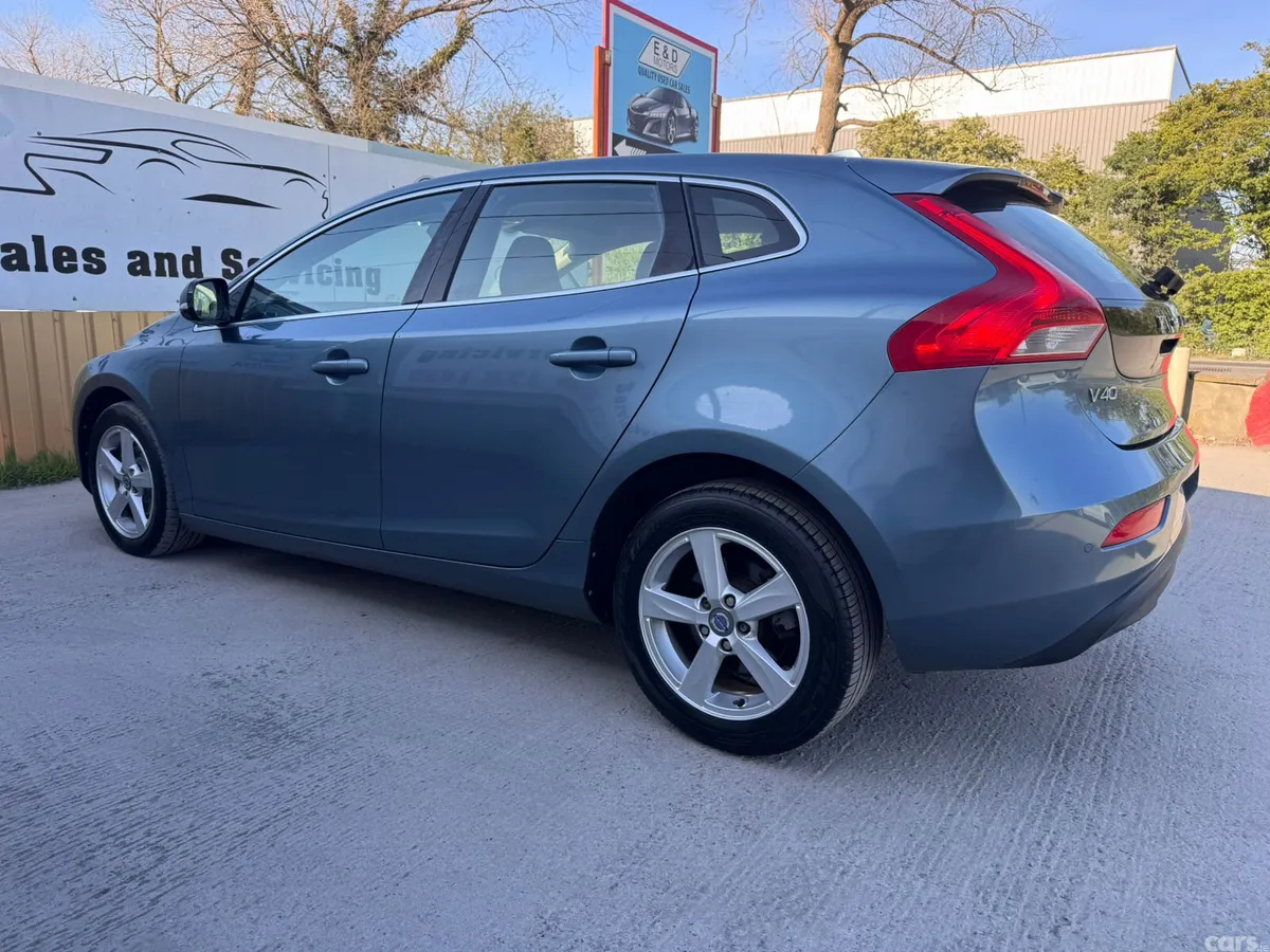 Volvo V40 Hatchback, Diesel, 2014, Blue