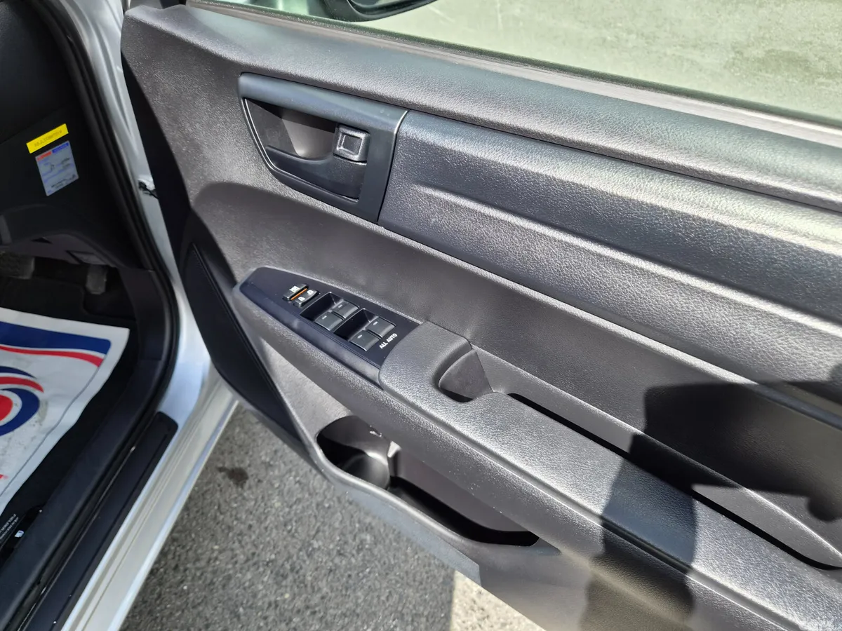 Toyota Corolla Saloon, Petrol Hybrid, 2020, Silver