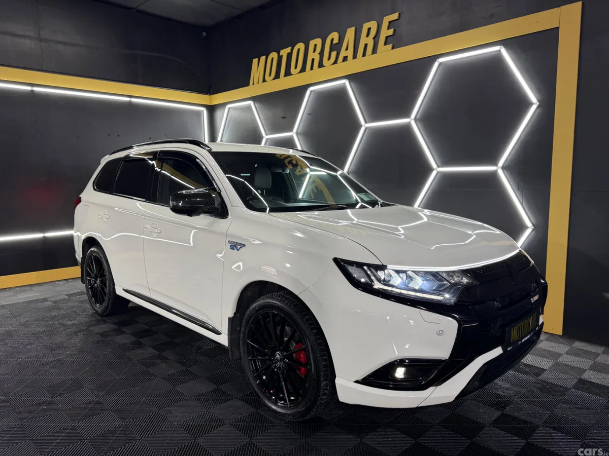 Mitsubishi Outlander SUV, Petrol Plug-in Hybrid, 2019, White