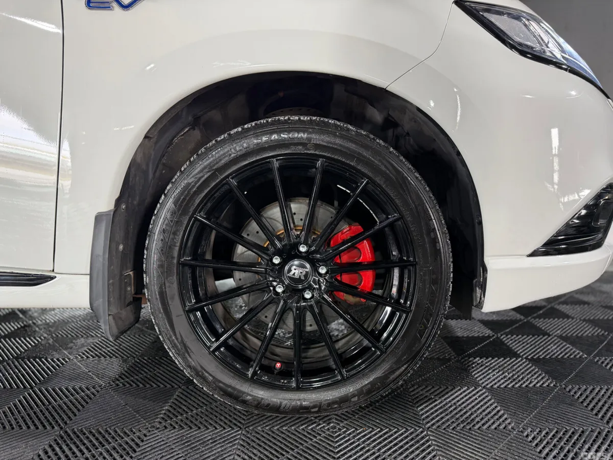 Mitsubishi Outlander SUV, Petrol Plug-in Hybrid, 2019, White