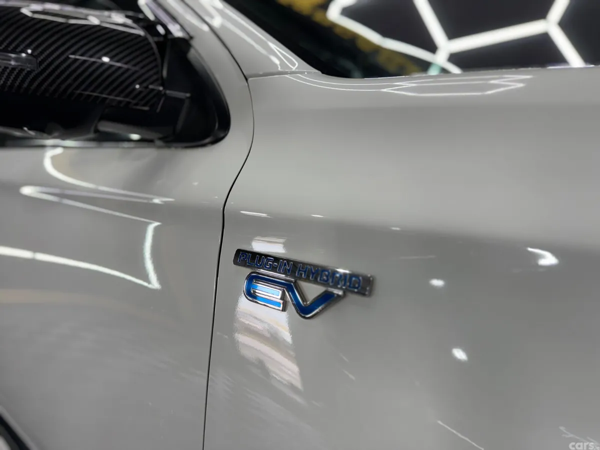 Mitsubishi Outlander SUV, Petrol Plug-in Hybrid, 2019, White
